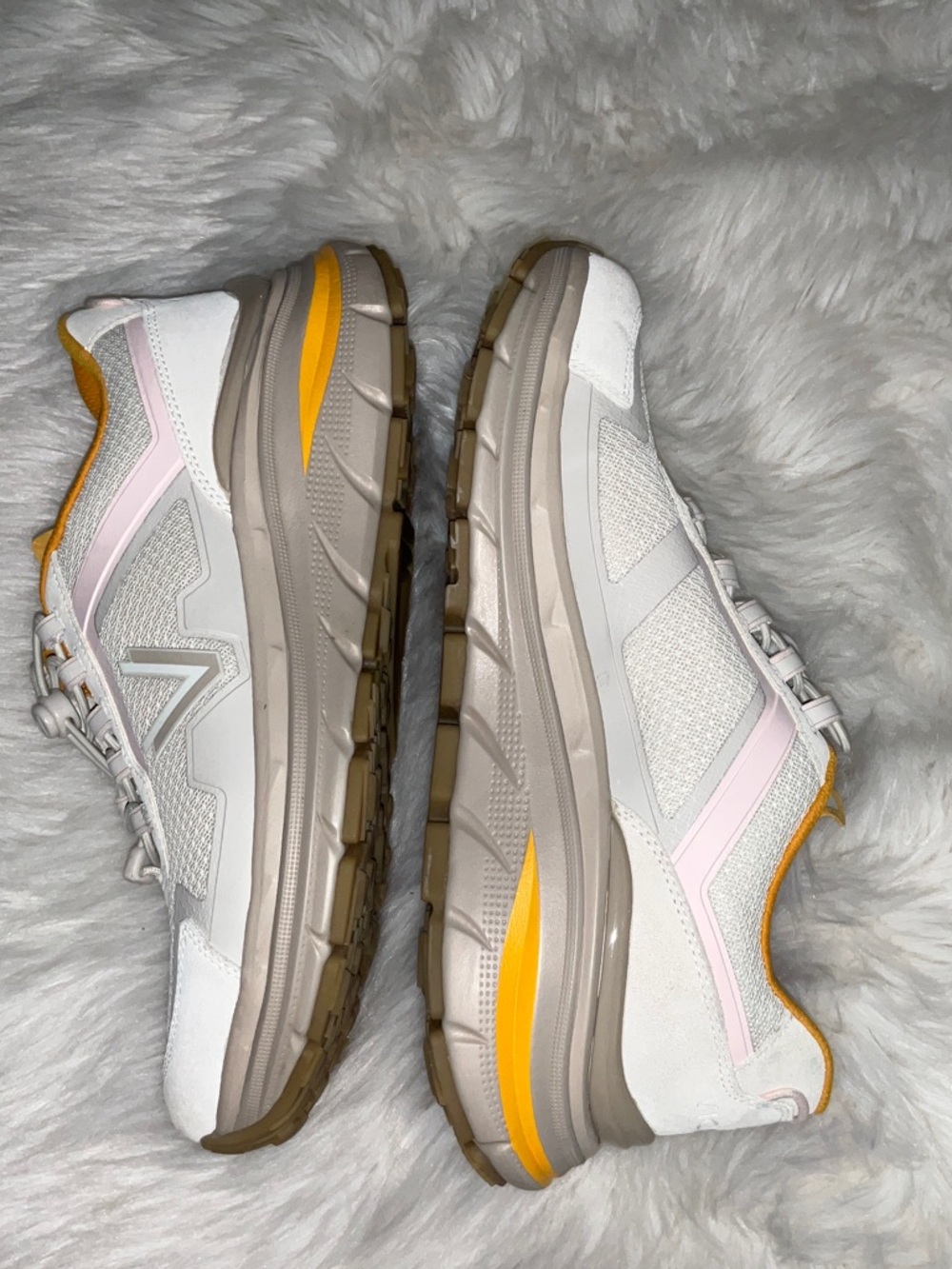Vionic Women's Cream Sneaker with Yellow Trim - Picture 9 of 10